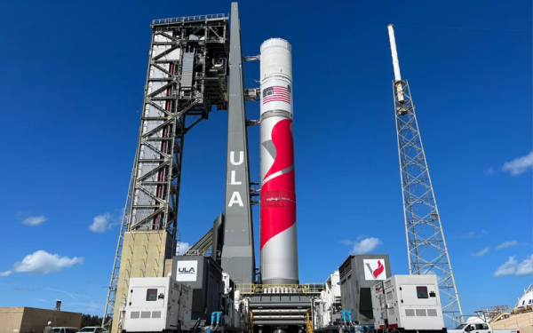 Новейшую ракету-носитель Vulcan Centaur впервые выкатили на стартовый стол и испытали заправкой топливом 