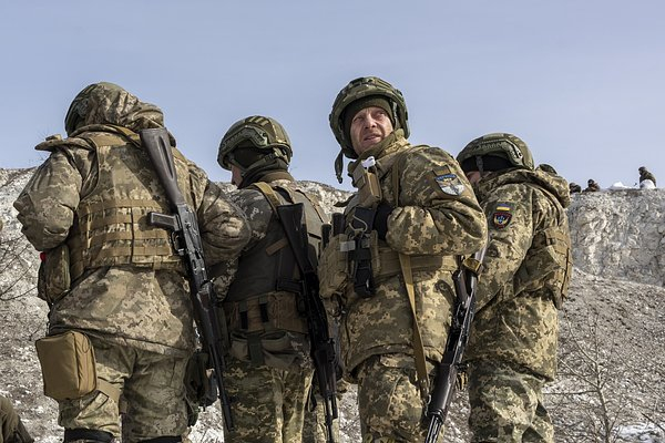На Украине набирает обороты мобилизация. Кого там посылают на фронт и на что идут украинцы, чтобы избежать призыва?