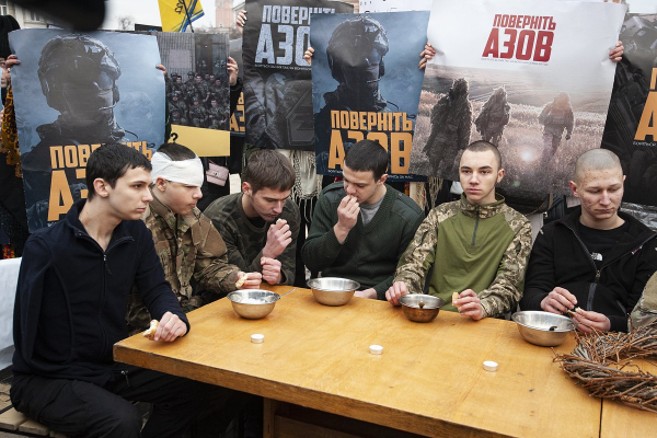 «Одна раса! Одна нация!» Как националисты из батальона «Азов» построили на Украине собственное государство