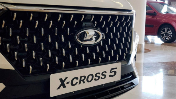 Фотографии нового кроссовера Lada X Cross 5 просочились в сеть