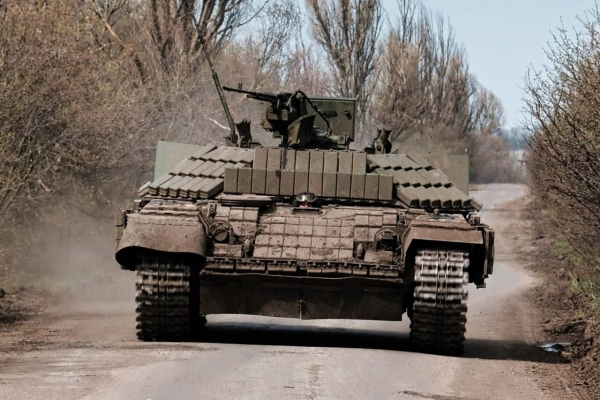 В Бахмуте замечен украинский "бронемутант", облепленный динамической защитой «Контакт-1»