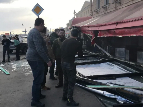 При взрыве в кафе “Стрит-бар” в Санкт-Петербурге погиб военкор Владлен Татарский: момент взрыва попал на видео (ФОТО, ВИДЕО)