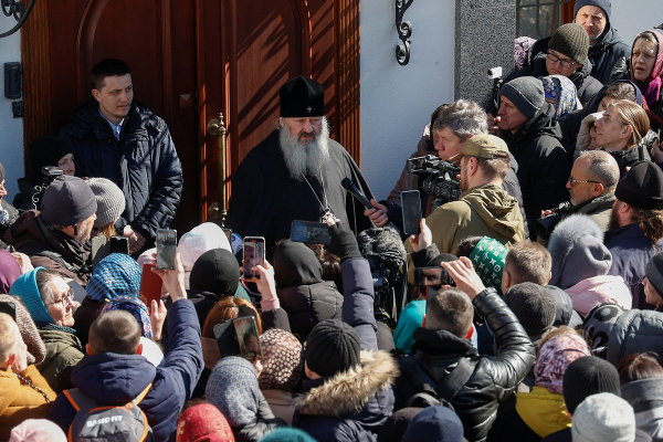 «Разгром православия — это вопрос времени» Почему власти Украины решили выселить монахов из Киево-Печерской лавры?