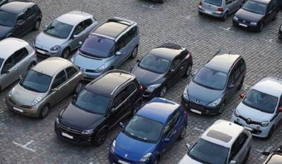 Трафик не уменьшился: политолог Леви считает нецелесообразной инициативу Смольного о платных парковках