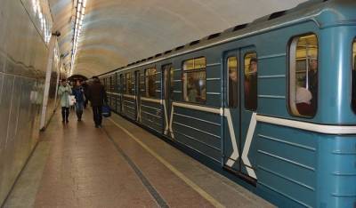 Пьяный москвич устроил фотосессию на рельсах в метро