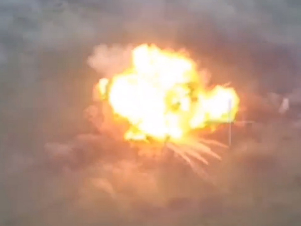 Мегавзрыв танка-камикадзе ВС РФ с 6 тоннами тротила попал на видео (ВИДЕО)
