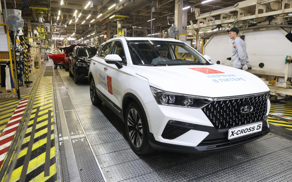             Lada X-Cross 5 будет стоить 2,5 млн руб. Есть пять аналогов дешевле        