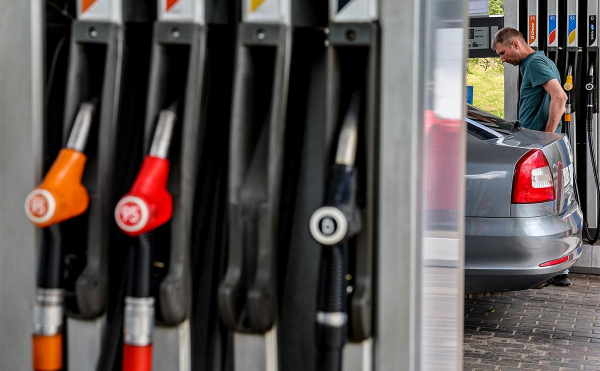 
                    Власти Запорожья решили наказывать операторов за завышение цен на бензин

                
