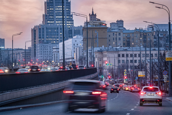             Тысячи снимков личных автомобилей россиян утекли в Сеть. Это законно?        