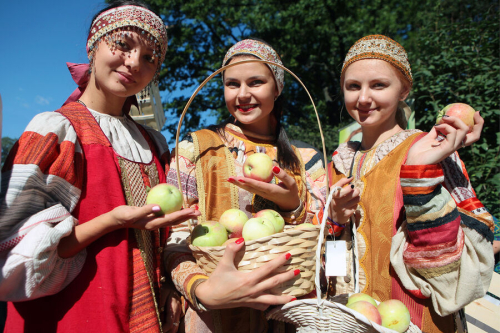 Яблочный Спас: история и традиции праздника 