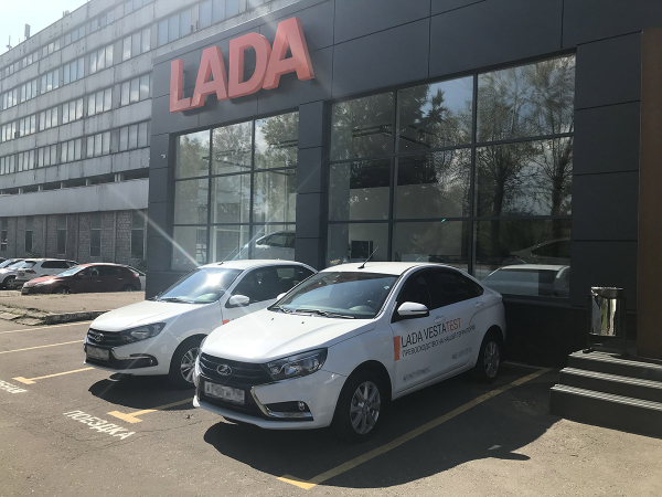             «Можно купить только с допами». Сколько стоят автомобили Lada у дилеров        