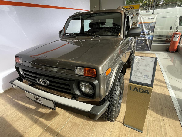 
            Продажи Lada запустили онлайн по заводской цене. Выйдет ли купить дешевле
        