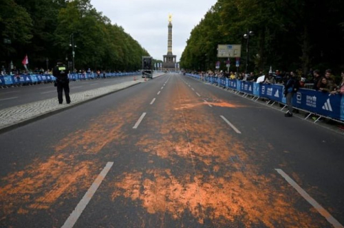 
        Экоактивисты попытались помешать проведению Берлинского марафона            