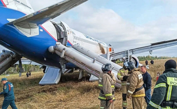 
                    «Уральские авиалинии» оставят севший в поле самолет на несколько месяцев

                