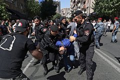 Стало известно число задержанных на протестах в Ереване