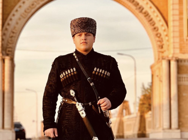 15-летний сын Кадырова получил три государственные награды после избиения Журавеля