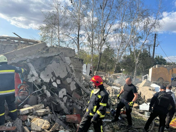 При обстреле села Гроза в Харьковской области погибли 50 человек: удар пришелся по кафе, где проходили поминки (ФОТО)