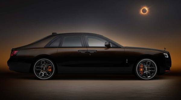 
            Rolls-Royce посвятил спецверсию седана Ghost солнечному затмению
        
