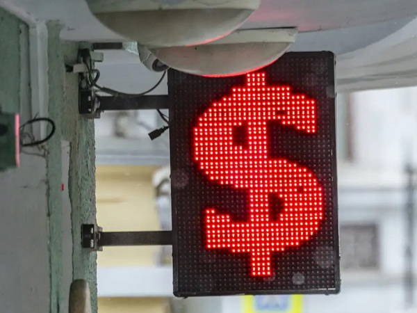 Доллар неожиданно «обрушился» до 62 рублей: названа причина (ФОТО)