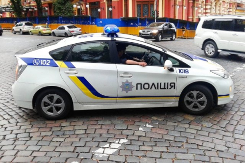 
        На Украине мужчину задержали за русскую музыку в машине    