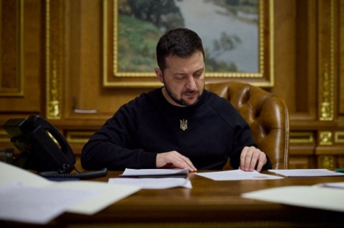 
        Зеленского попросили ввести уголовную ответственность за призывы к выборам    
