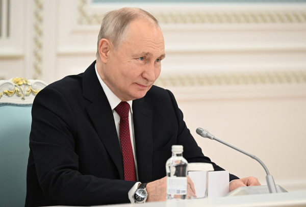 «Нам приходится соблюдать санкции» Как Казахстан выстраивает отношения с Россией и о чем договорились Токаев с Путиным?