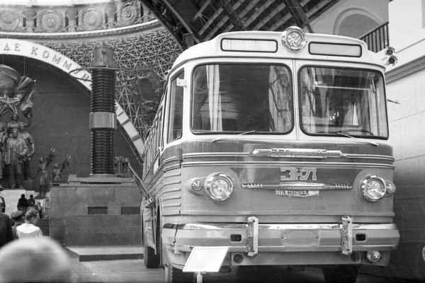 Тяжелый люкс: рассказываем про уникальный отреставрированный автобус ЗИЛ-127