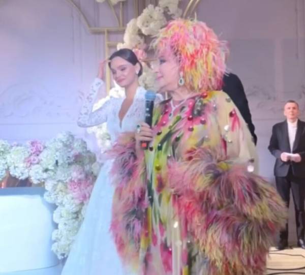 Самая сексуальная спортсменка России сыграла свадьбу у стен Кремля. Почему она прячет жениха?