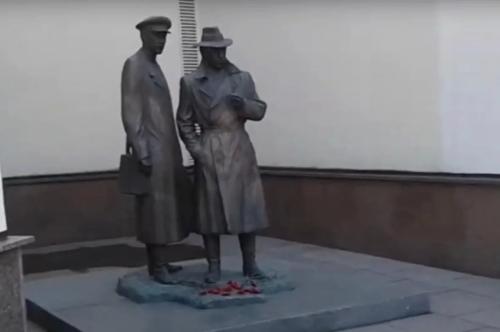 
        Власти Киева намерены демонтировать памятник Жеглову и Шарапову    