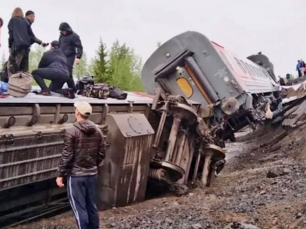 В Коми поезд потерпел крушение: пострадало около 70 человек (ФОТО, ВИДЕО)