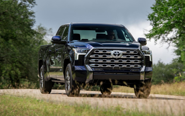 
            Дилеры привезли в Россию пикап Toyota Tundra за ₽13 млн
        