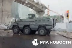 На улицы Астаны вывели военную технику